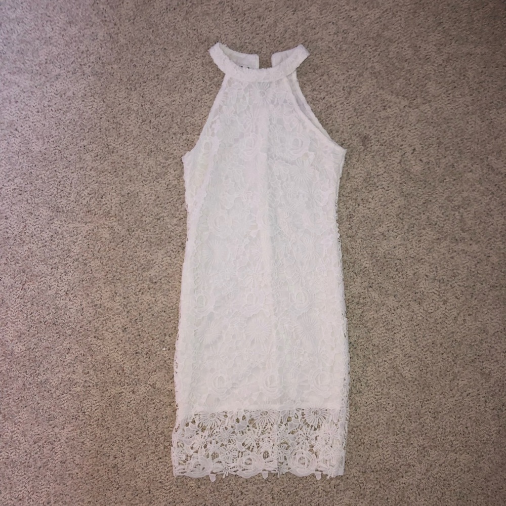 WHITE LACE DRESS - Picture 2 of 4